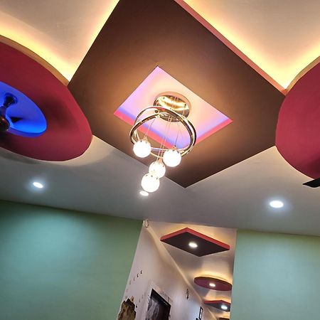Отель Pragya International Варанаси Экстерьер фото